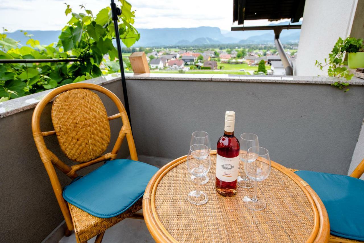 Apartment With View Zirovnica Exteriör bild